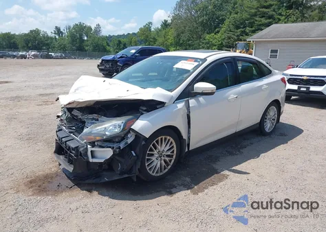 2013 Ford Focus Titanium из США, поврежденный, VIN 1FADP3J23DL105575